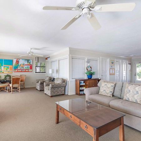Hilton Vacation Club Charter Club Naples Bay Hotell Exteriör bild