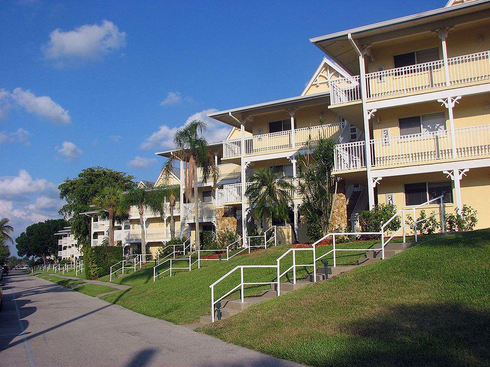 Hilton Vacation Club Charter Club Naples Bay Hotell Exteriör bild