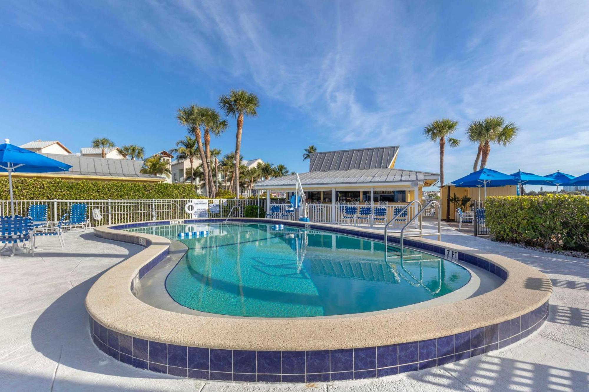 Hilton Vacation Club Charter Club Naples Bay Hotell Exteriör bild