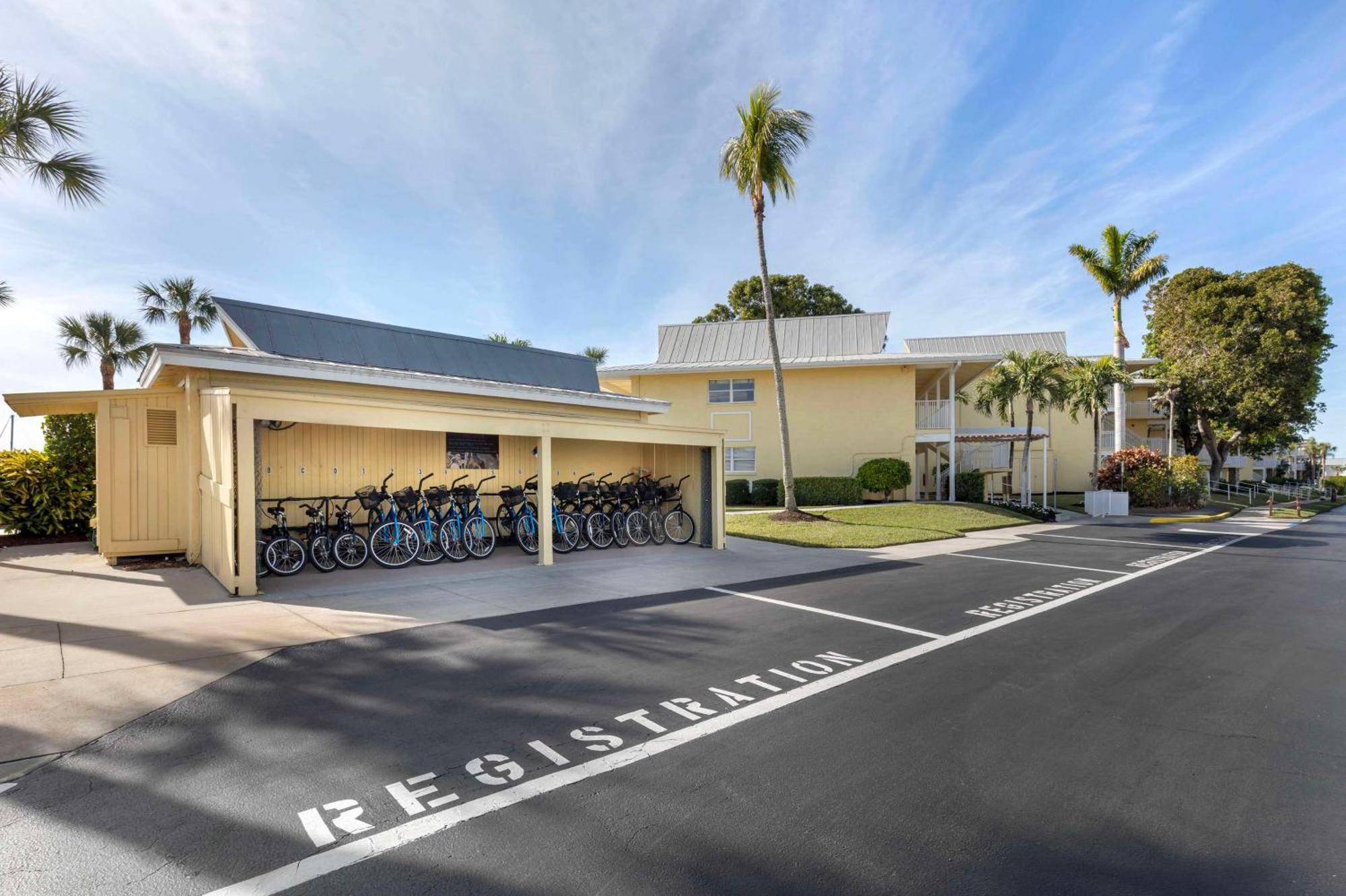 Hilton Vacation Club Charter Club Naples Bay Hotell Exteriör bild