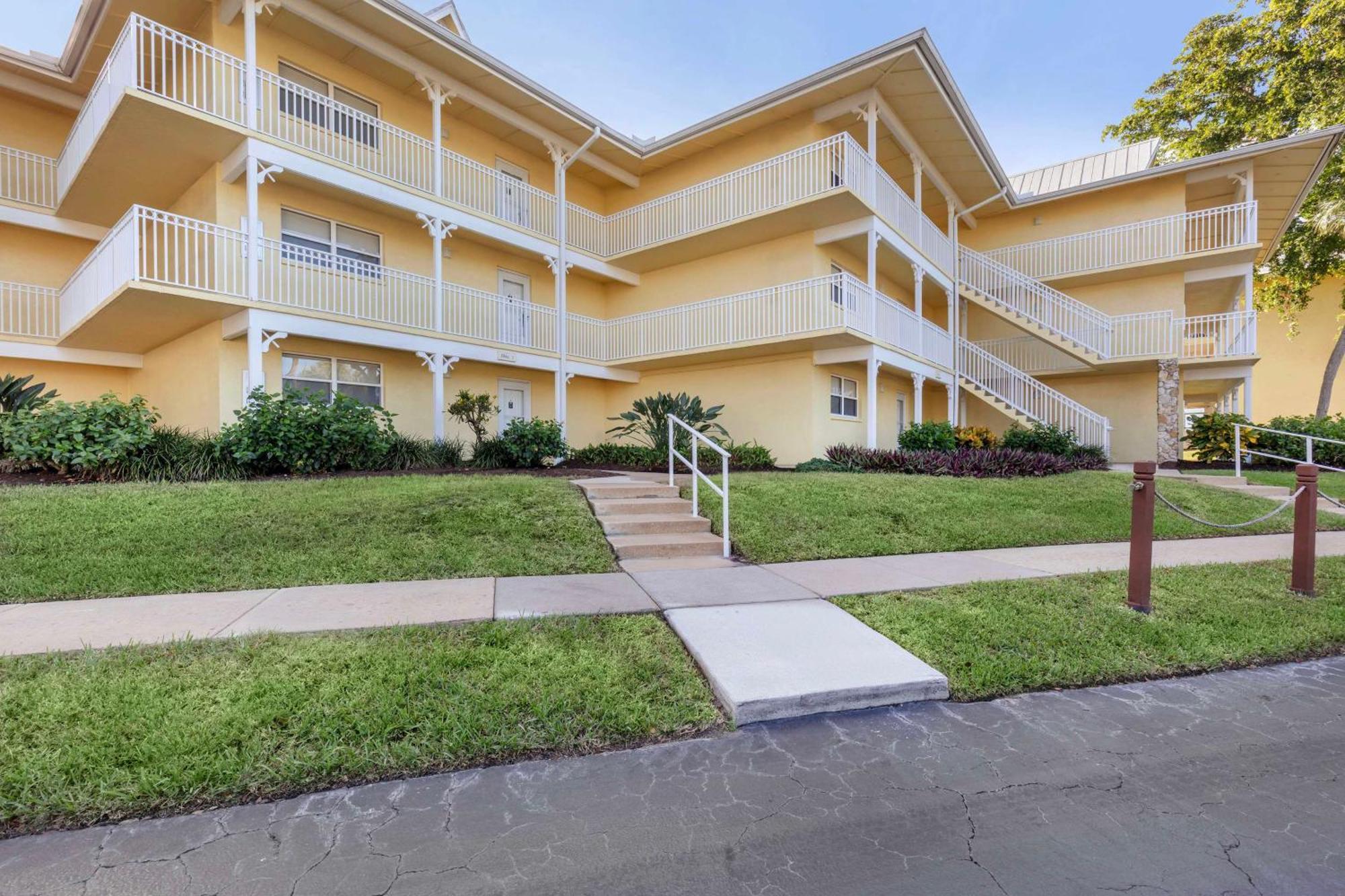 Hilton Vacation Club Charter Club Naples Bay Hotell Exteriör bild