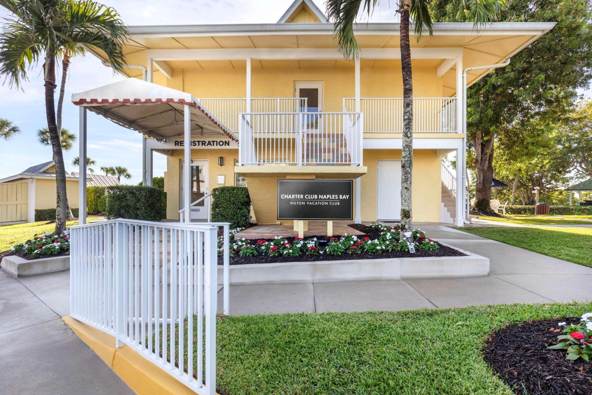 Hilton Vacation Club Charter Club Naples Bay Hotell Exteriör bild