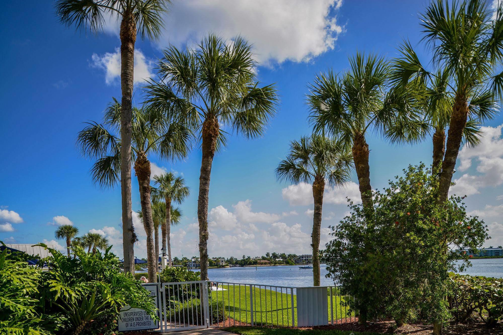 Hilton Vacation Club Charter Club Naples Bay Hotell Exteriör bild