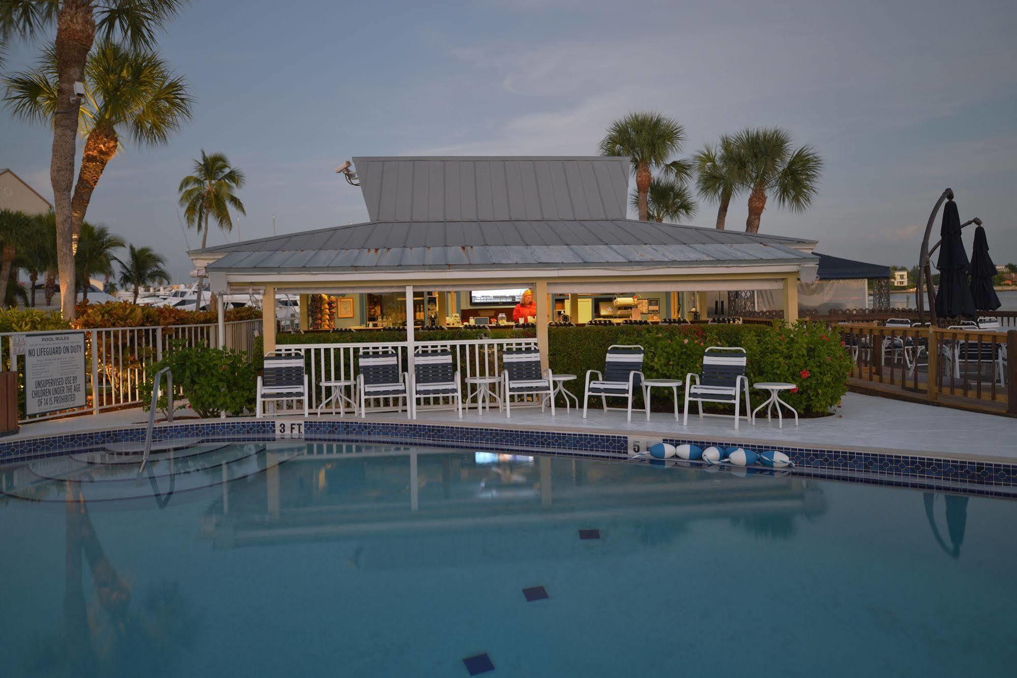 Hilton Vacation Club Charter Club Naples Bay Hotell Exteriör bild